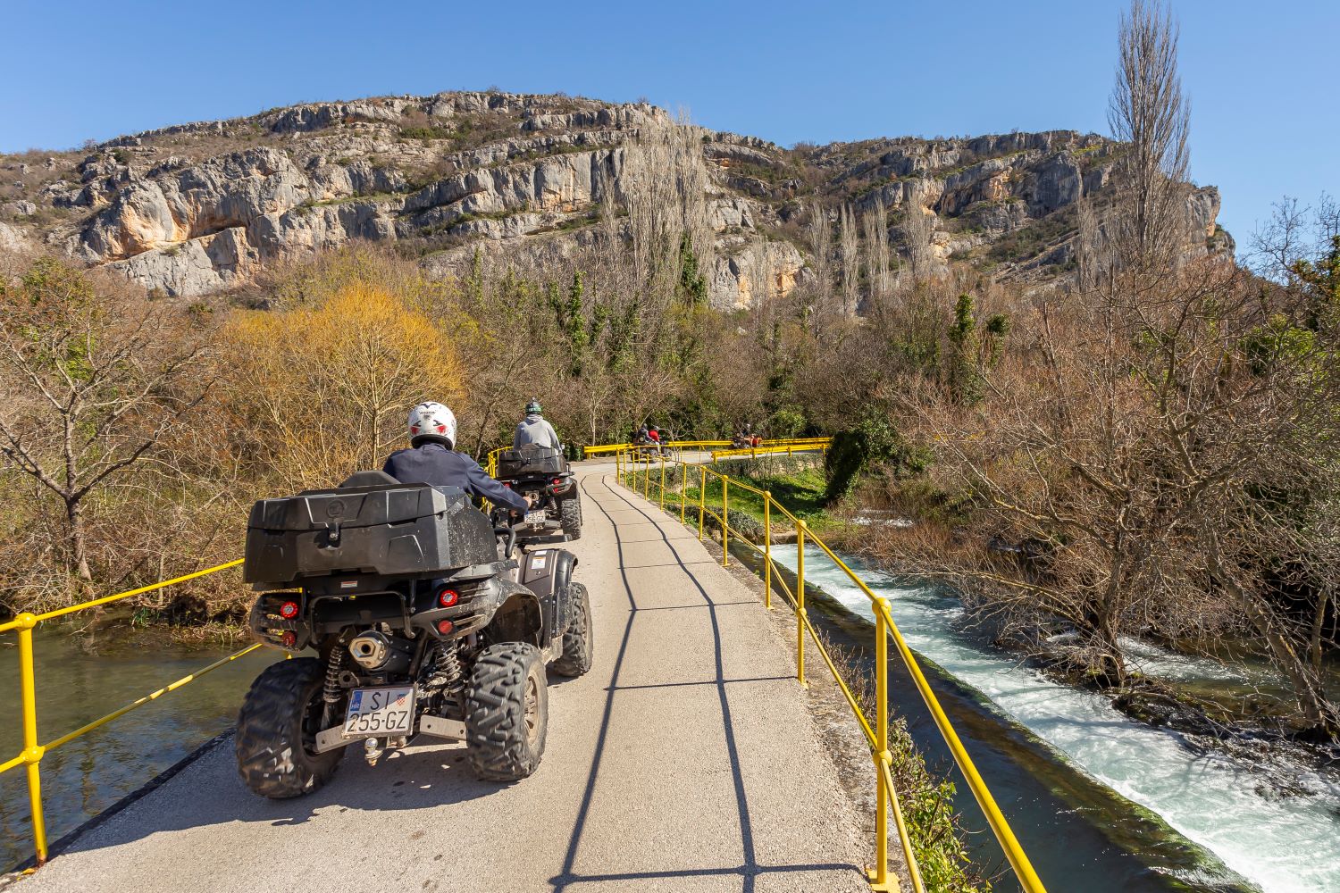 Pogled na kanjon Krke s Adventure Krka